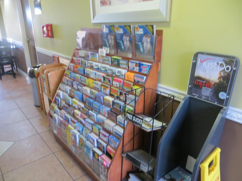 Super 8 By Wyndham Fort Myers Exterior photo